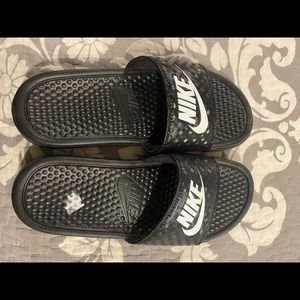 Women’s Nike Sandals.